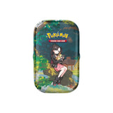 Crown Zenith Mini Tin z 2 booster paketkoma, nalepkami in ilustracijo Pokemon trenerja Marnie na mini tinu.