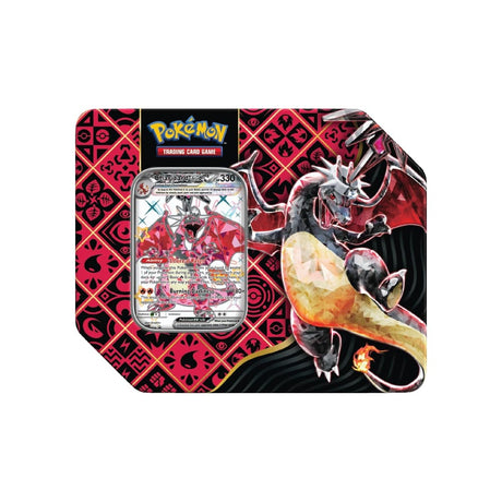 Tin škatla Paldean Fates vsebuje 5 booster paketov, promo karto ex in kodo za Pokémon TCG Online, karte v paketih so različne.