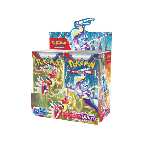 Scarlet & Violet Booster Box z 36 booster paketi, vsak vsebuje 10 kart in osnovno energijo, karte se razlikujejo.