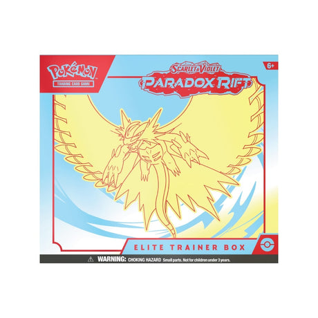 Paradox Rift Elite Trainer Box vključuje 9 booster paketov, 45 energijskih kart, promo karto, ter škatlo z delilniki.